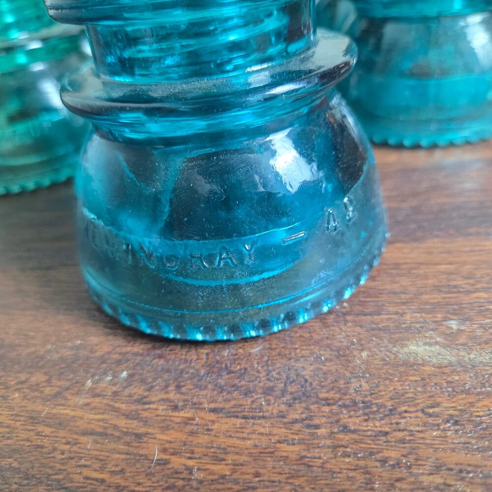 11 Antique Teal Glass Insulators - 10 Hemingray #42 & 1 Lynchburg #38 - Picture 5 of 11